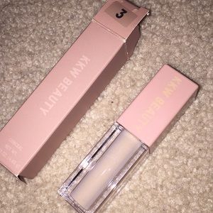 KKW BEAUTY CONCEALER #3